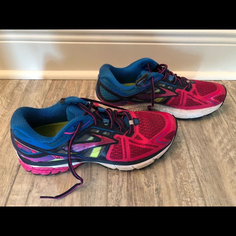 Brooks tennis shoes